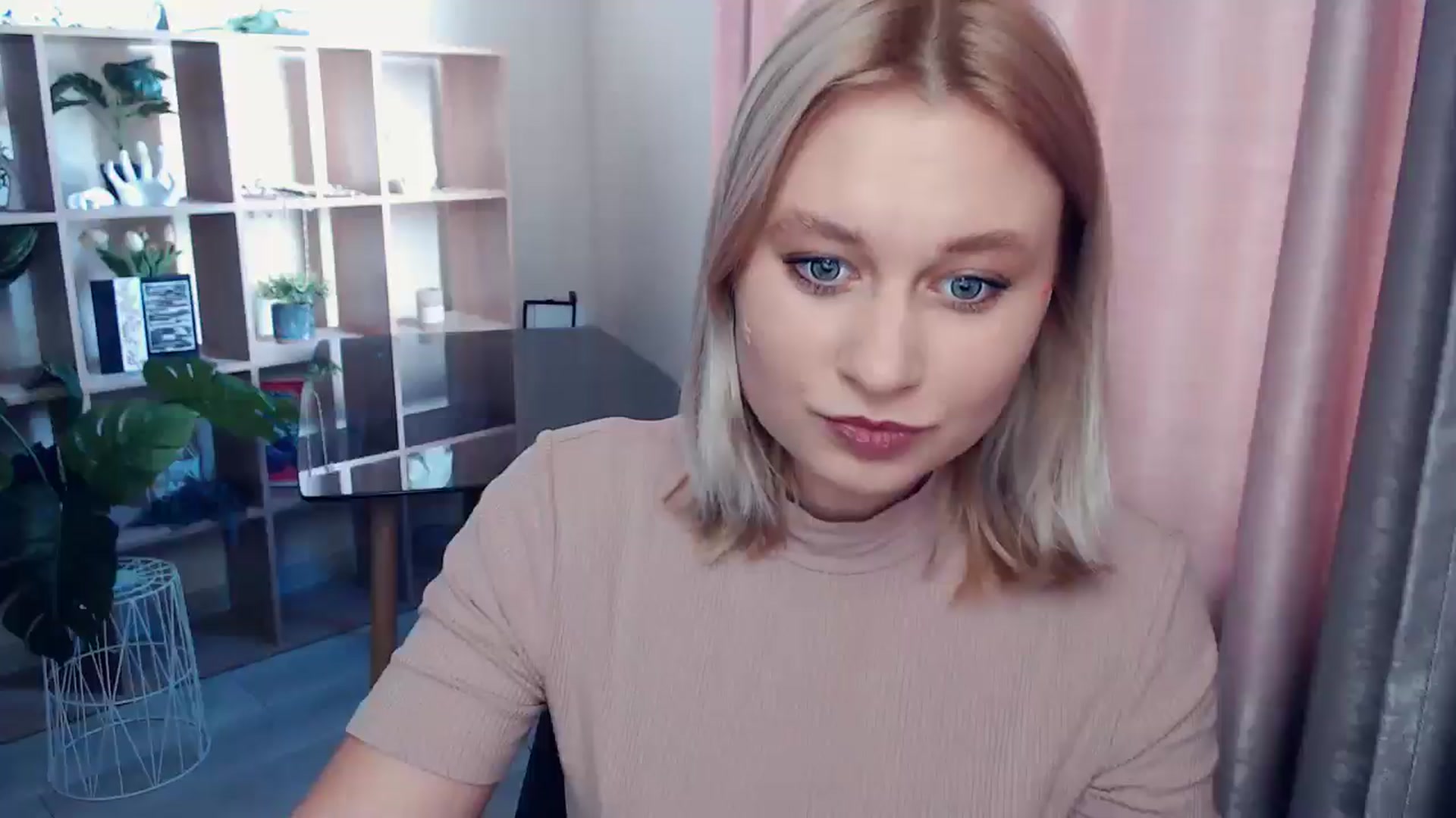 Gallery image thumbnail from Kukla_kolduna's myfreecams stream on, 06/26/2025, 15:05 image 19 of 20