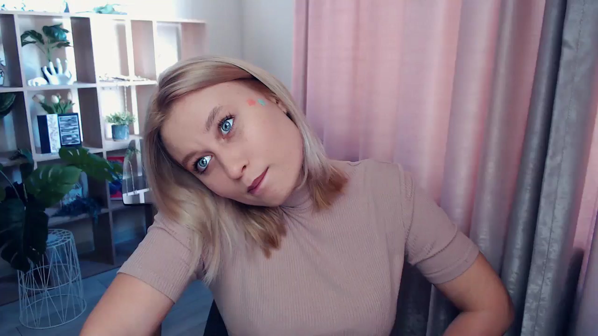 Gallery image thumbnail from Kukla_kolduna's myfreecams stream on, 06/26/2025, 15:05 image 4 of 20