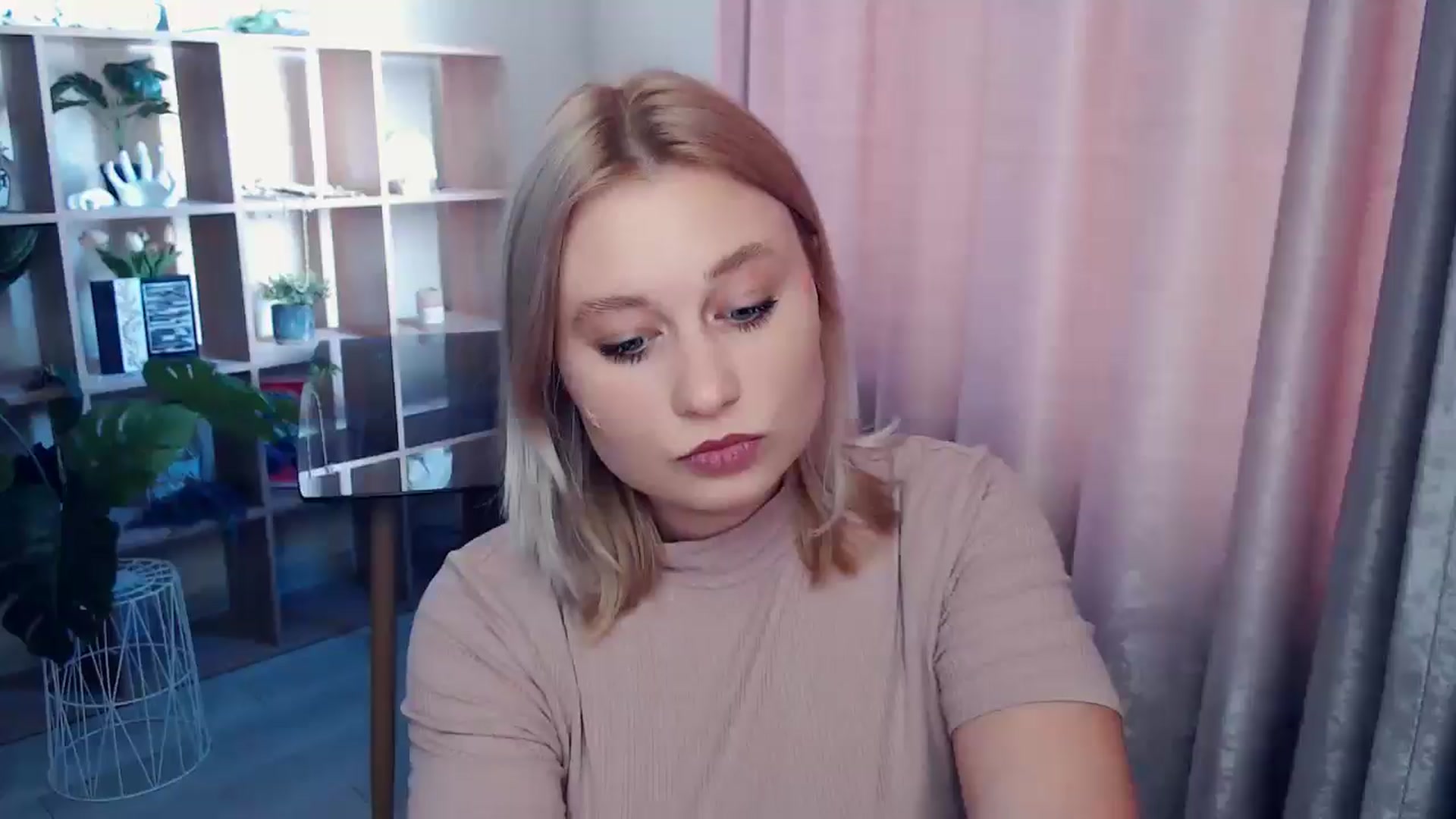 Gallery image thumbnail from Kukla_kolduna's myfreecams stream on, 06/26/2025, 15:05 image 12 of 20