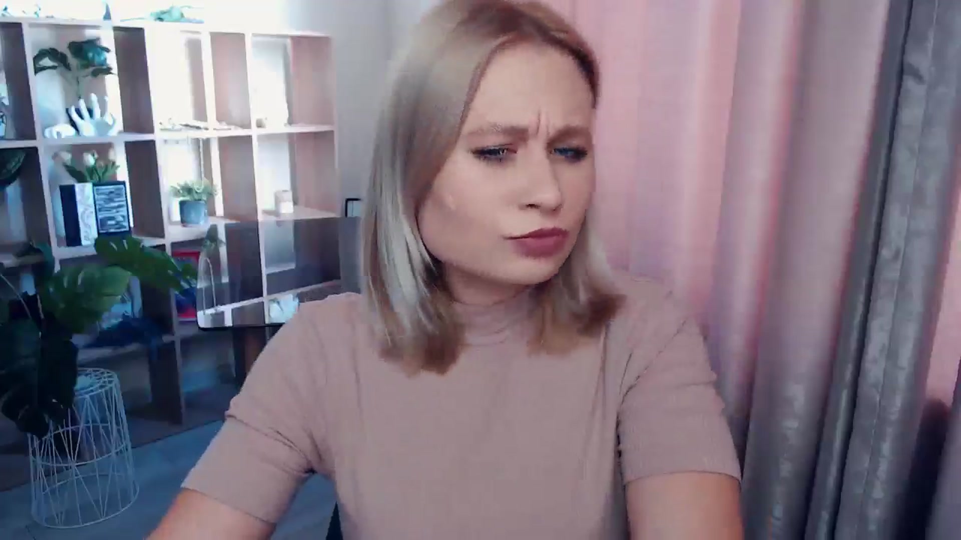 Gallery image thumbnail from Kukla_kolduna's myfreecams stream on, 06/26/2025, 15:05 image 3 of 20