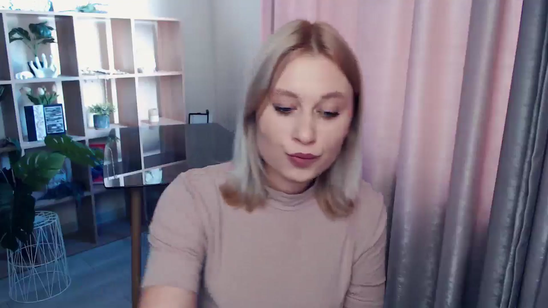 Gallery image thumbnail from Kukla_kolduna's myfreecams stream on, 06/26/2025, 16:11 image 6 of 20