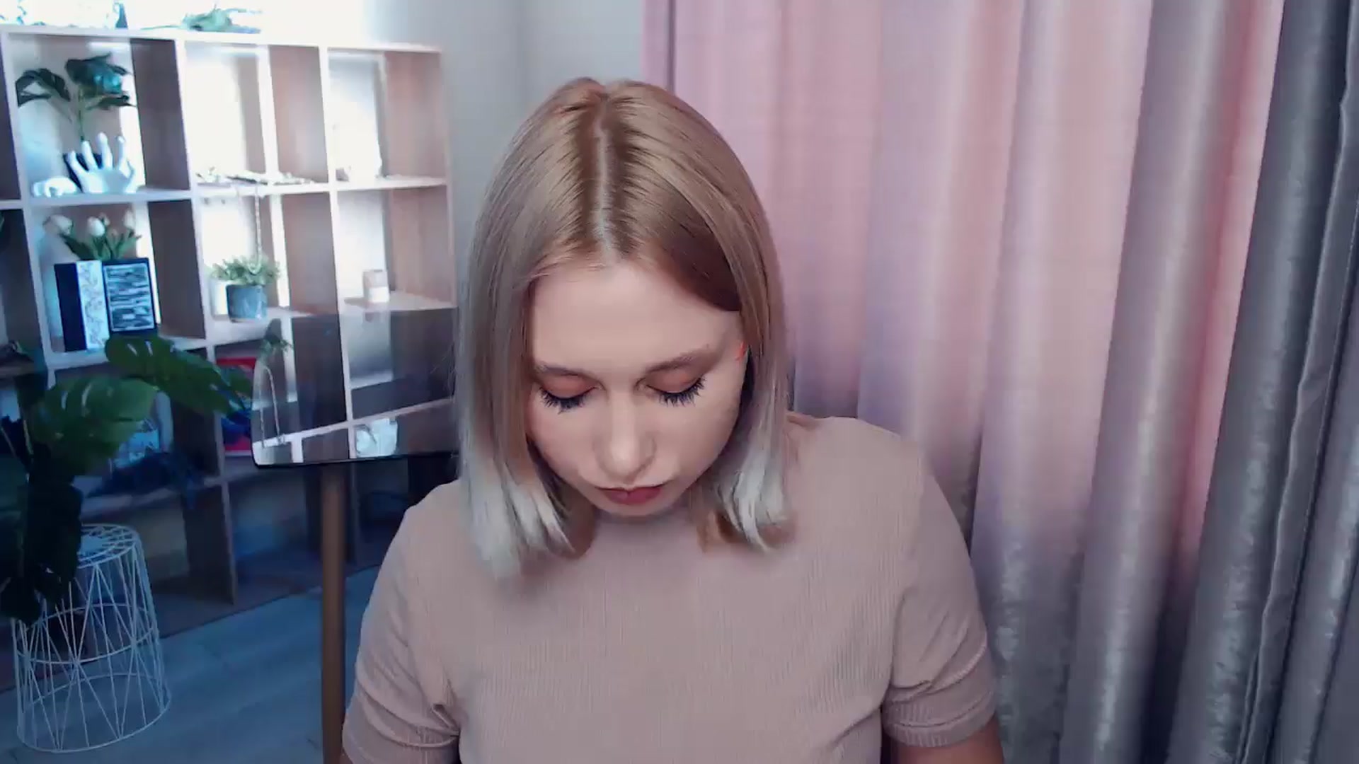 Gallery image thumbnail from Kukla_kolduna's myfreecams stream on, 06/26/2025, 16:11 image 11 of 20