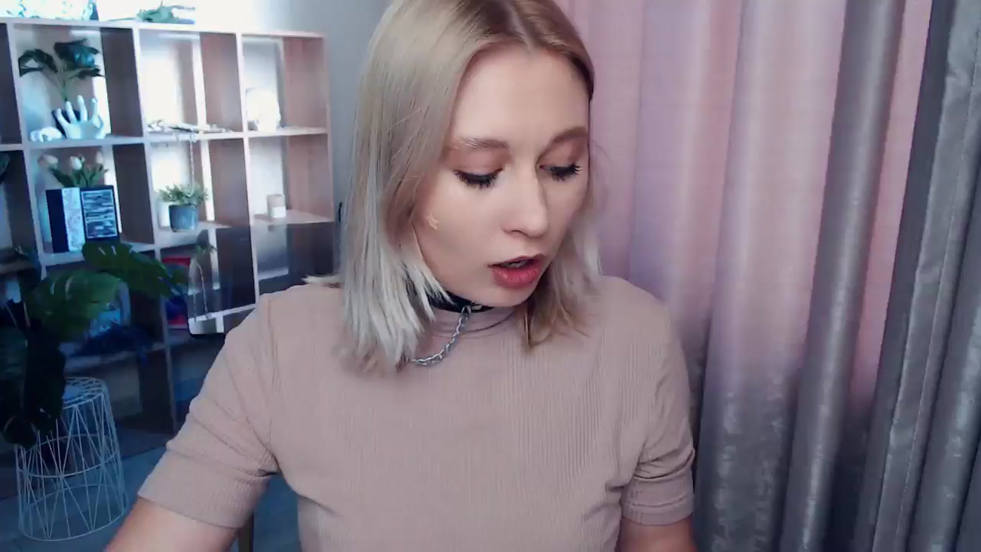 Gallery image thumbnail from Kukla_kolduna's myfreecams stream on, 06/26/2025, 16:11 image 17 of 20