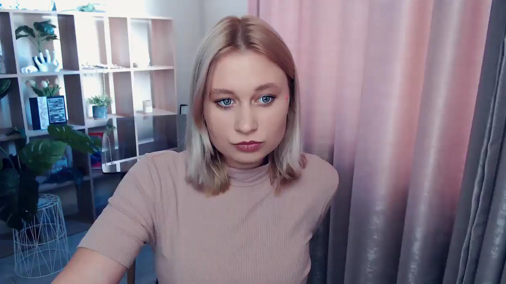 Gallery image thumbnail from Kukla_kolduna's myfreecams stream on, 06/26/2025, 16:11 image 2 of 20