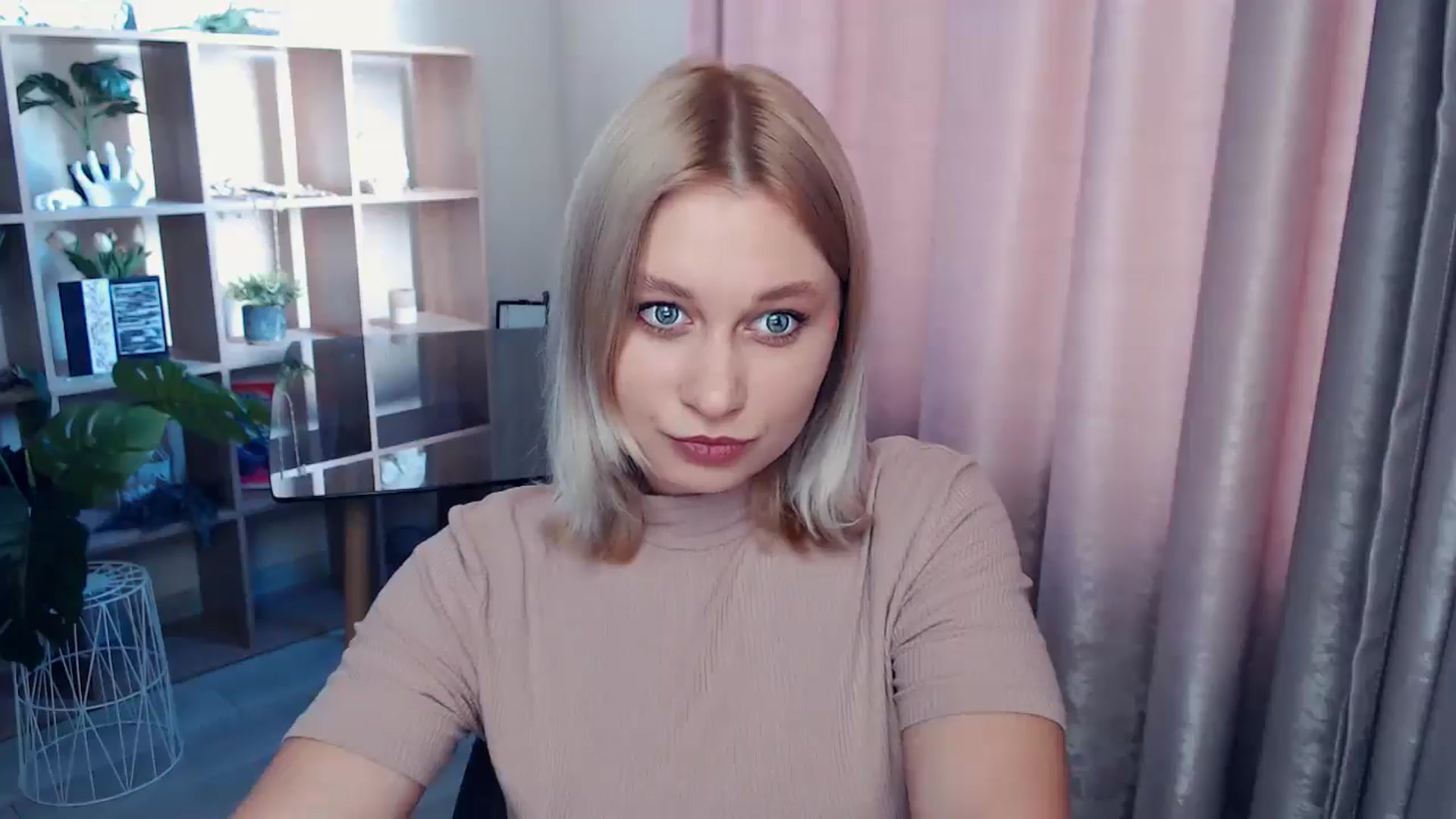Gallery image thumbnail from Kukla_kolduna's myfreecams stream on, 06/26/2025, 16:11 image 10 of 20