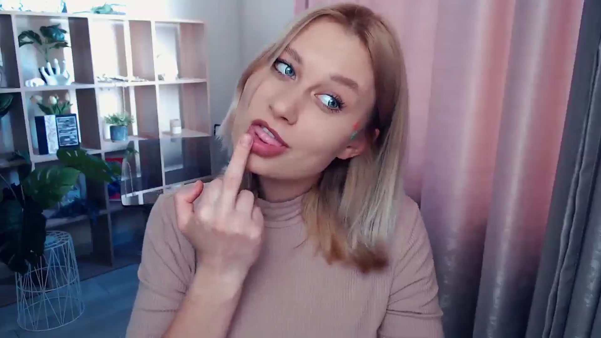 Gallery image thumbnail from Kukla_kolduna's myfreecams stream on, 06/26/2025, 16:11 image 3 of 20