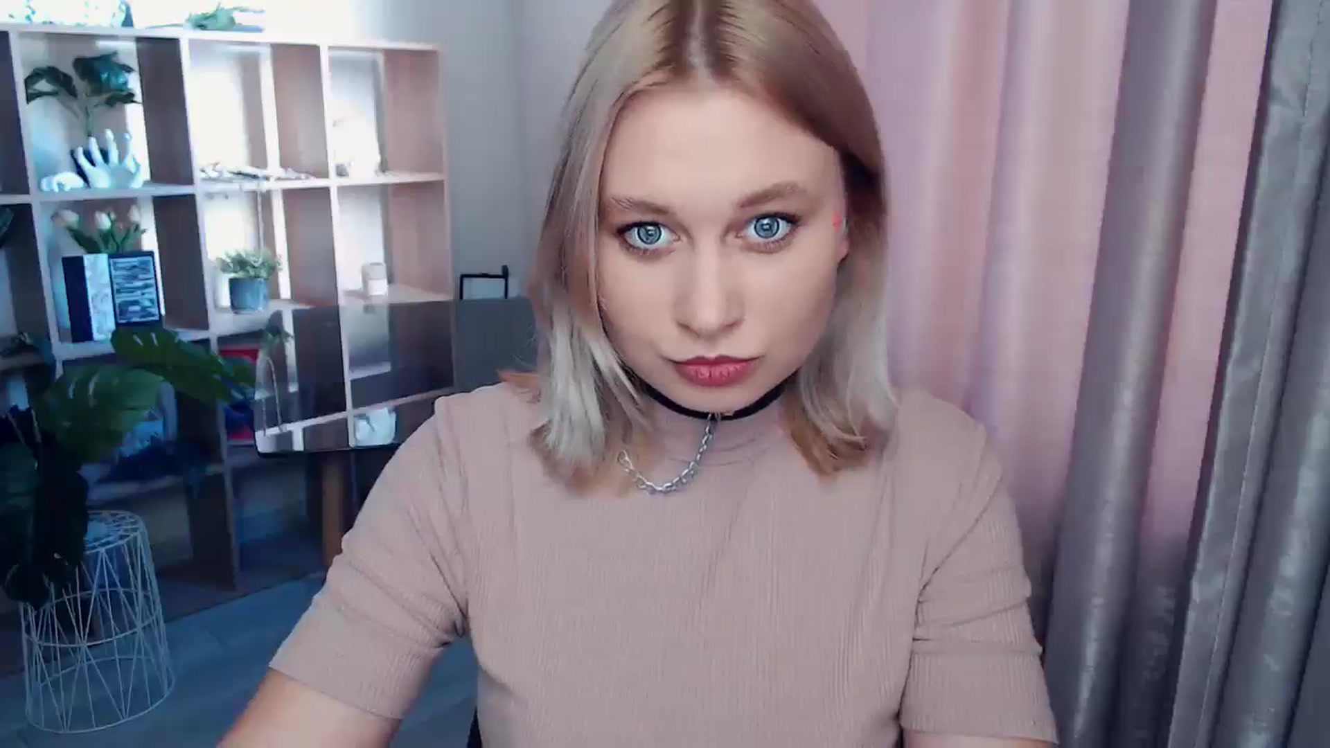 Gallery image thumbnail from Kukla_kolduna's myfreecams stream on, 06/26/2025, 16:11 image 14 of 20