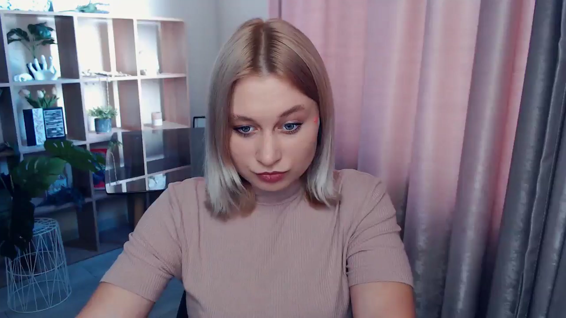 Gallery image thumbnail from Kukla_kolduna's myfreecams stream on, 06/26/2025, 16:11 image 9 of 20