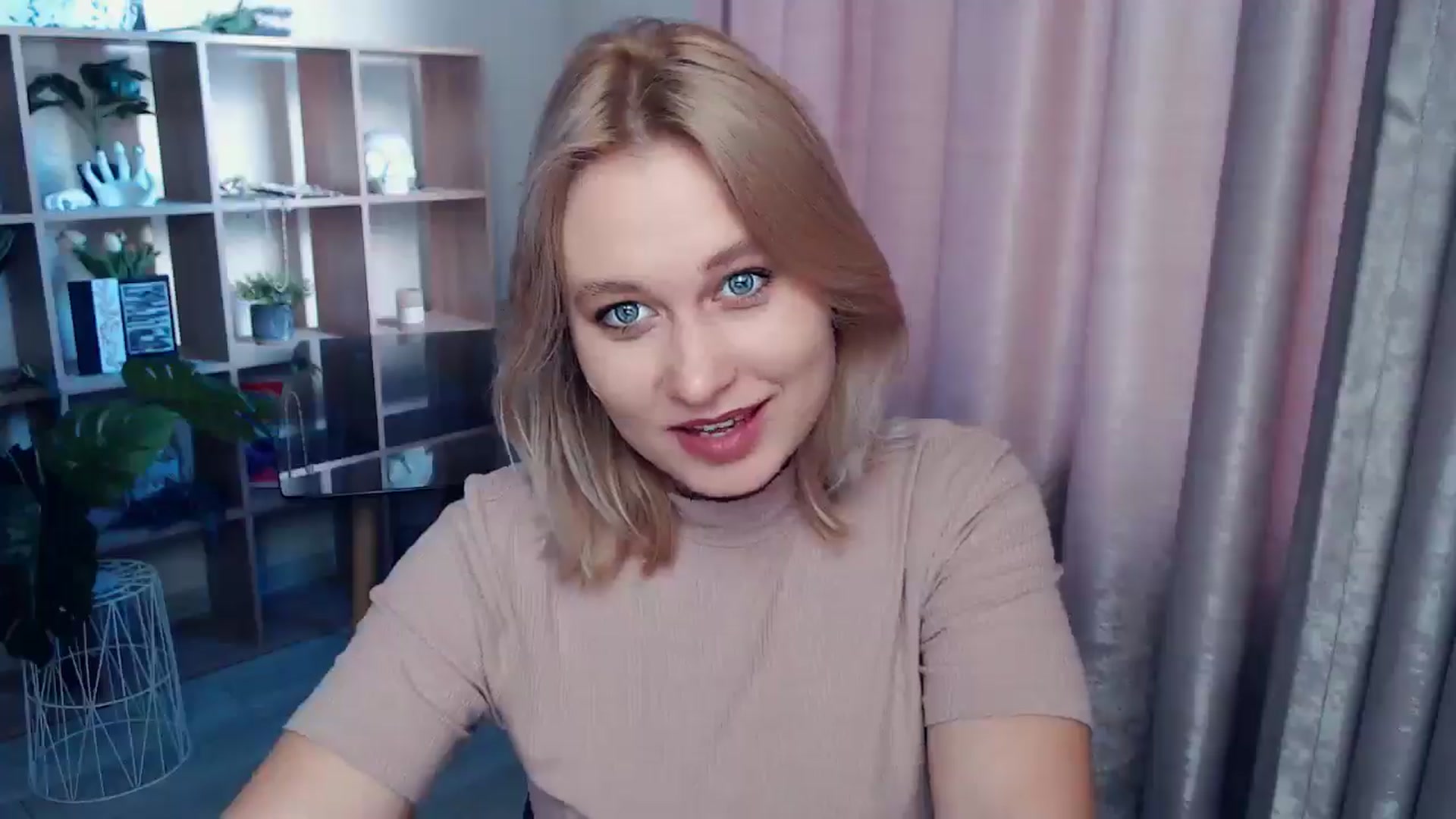 Gallery image thumbnail from Kukla_kolduna's myfreecams stream on, 06/26/2025, 16:47 image 13 of 20