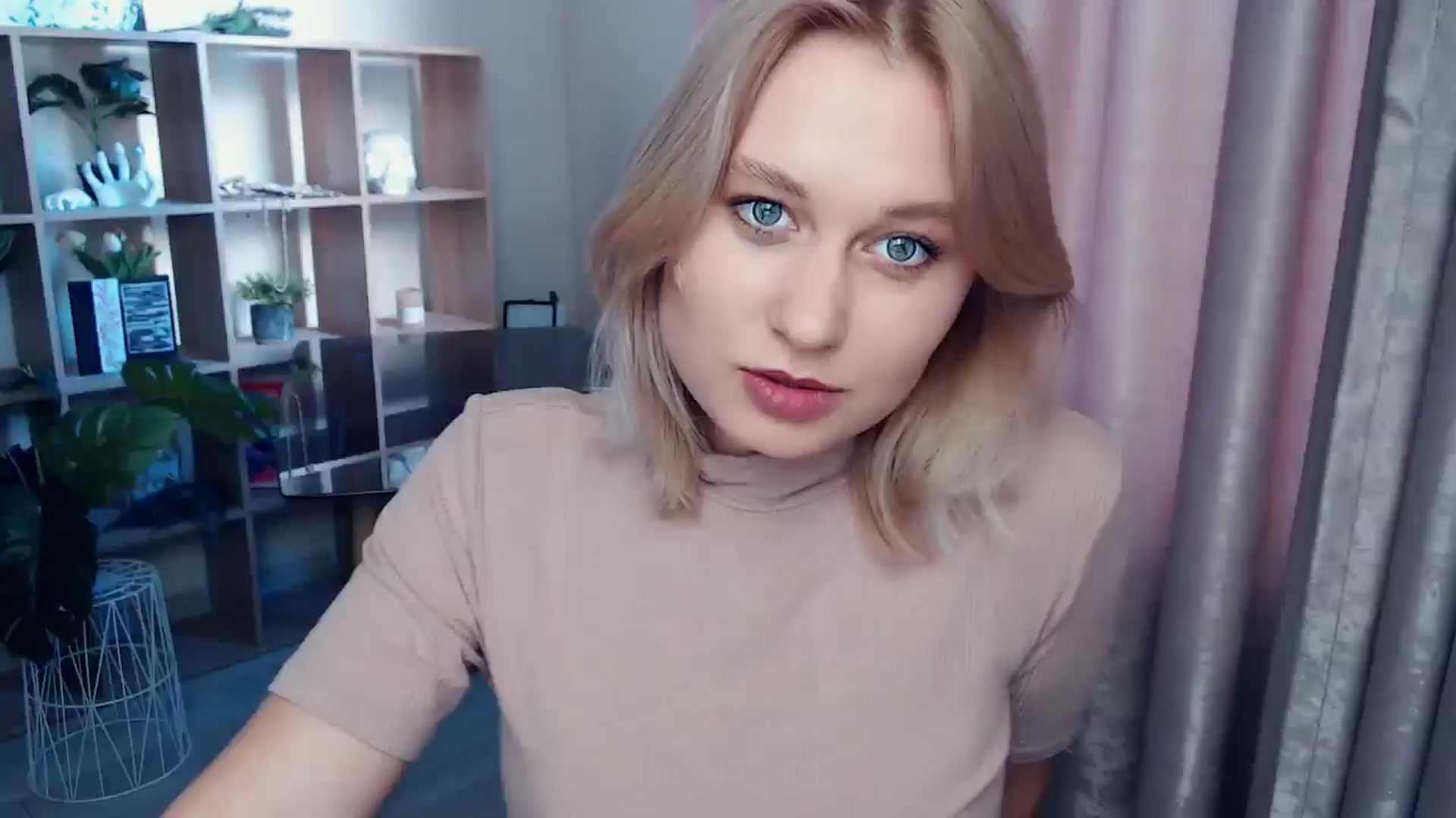 Gallery image thumbnail from Kukla_kolduna's myfreecams stream on, 06/26/2025, 16:47 image 8 of 20