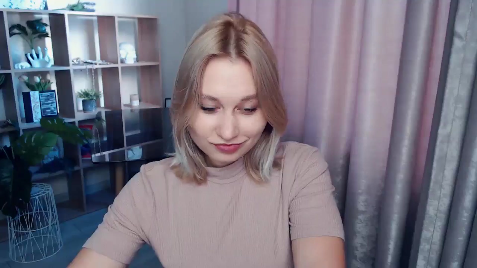 Gallery image thumbnail from Kukla_kolduna's myfreecams stream on, 06/26/2025, 16:47 image 19 of 20