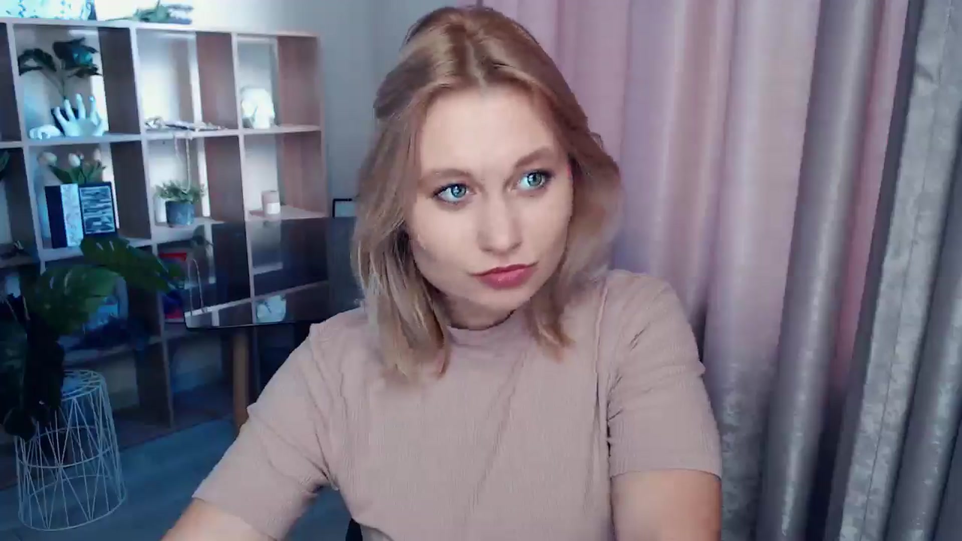 Gallery image thumbnail from Kukla_kolduna's myfreecams stream on, 06/26/2025, 16:47 image 10 of 20