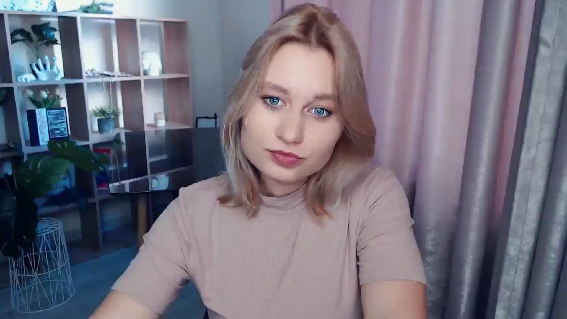 Gallery image thumbnail from Kukla_kolduna's myfreecams stream on, 06/26/2025, 16:47 image 11 of 20