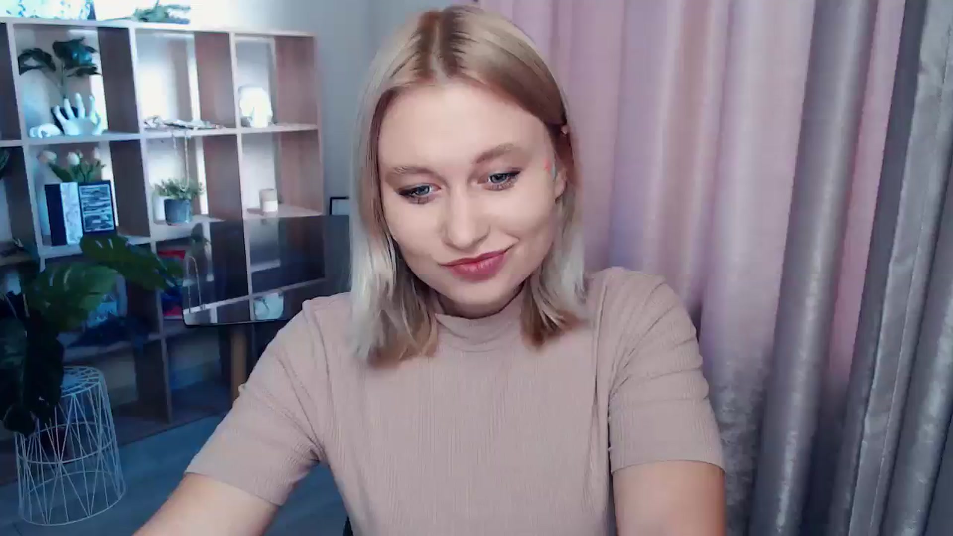 Gallery image thumbnail from Kukla_kolduna's myfreecams stream on, 06/26/2025, 16:47 image 1 of 20