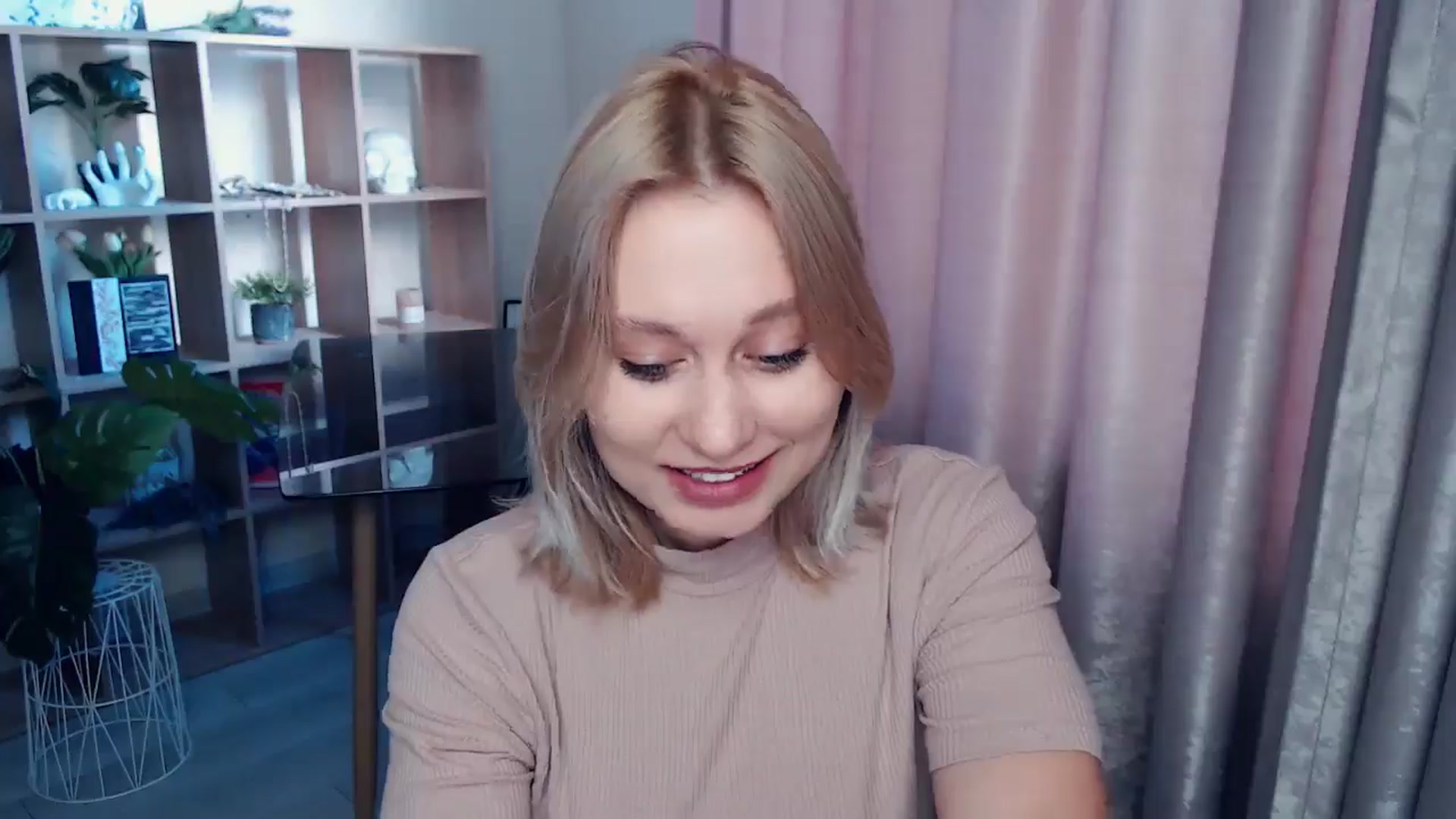 Gallery image thumbnail from Kukla_kolduna's myfreecams stream on, 06/26/2025, 16:47 image 18 of 20