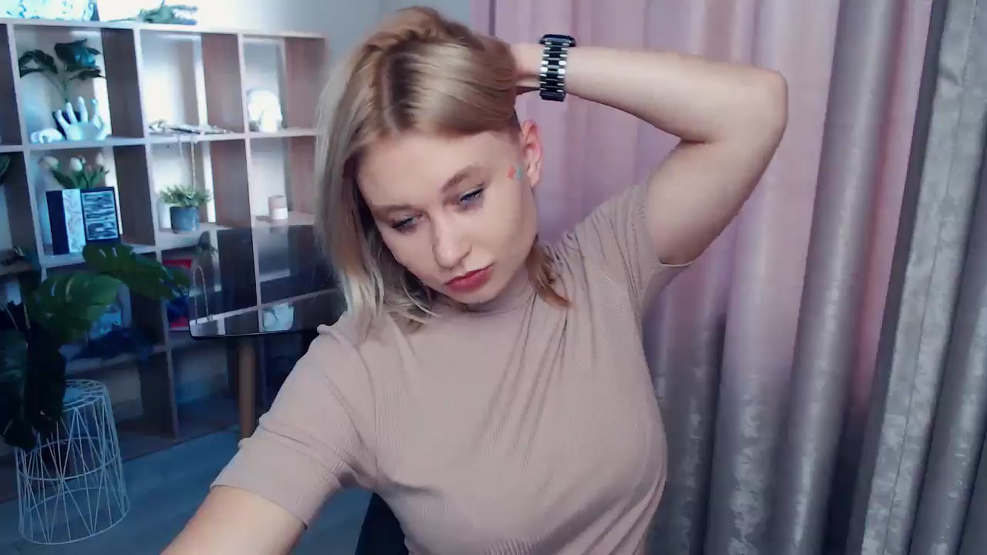 Gallery image thumbnail from Kukla_kolduna's myfreecams stream on, 06/26/2025, 16:47 image 4 of 20