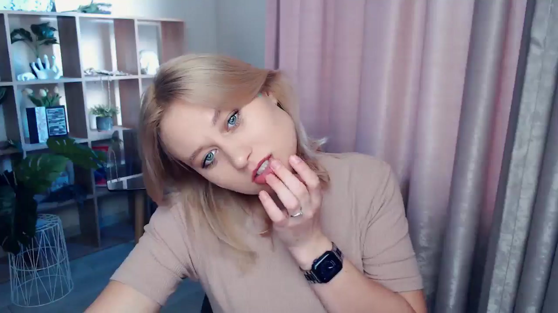 Gallery image thumbnail from Kukla_kolduna's myfreecams stream on, 06/26/2025, 16:47 image 7 of 20