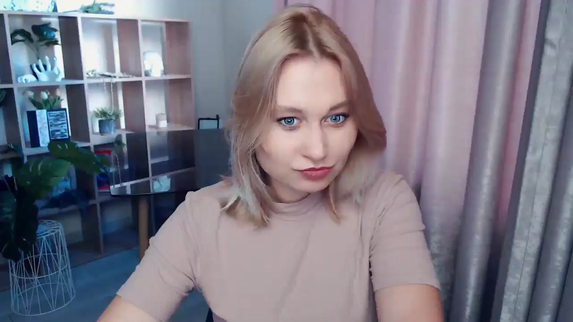 Gallery image thumbnail from Kukla_kolduna's myfreecams stream on, 06/26/2025, 16:47 image 15 of 20