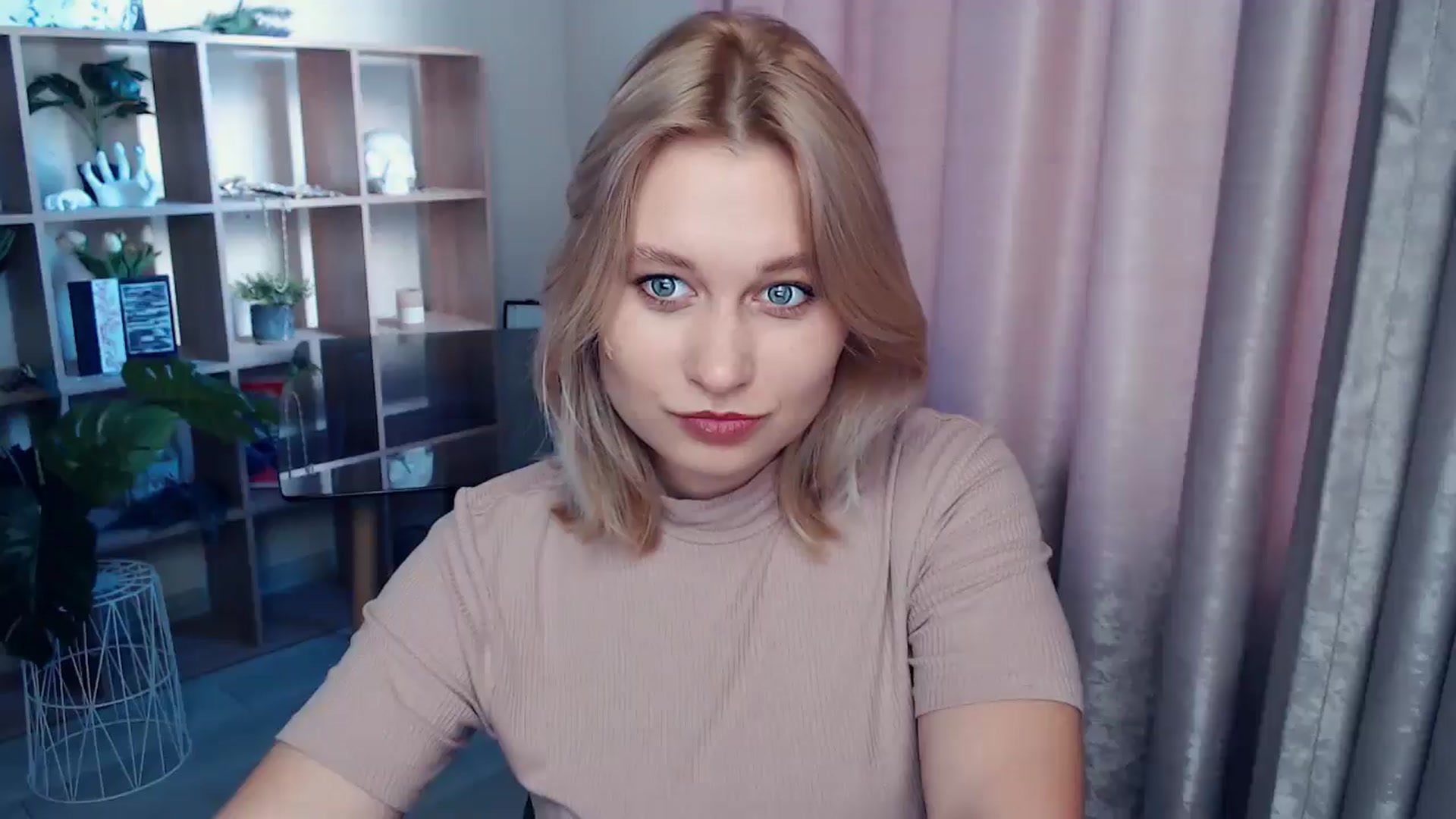 Gallery image thumbnail from Kukla_kolduna's myfreecams stream on, 06/26/2025, 16:47 image 12 of 20