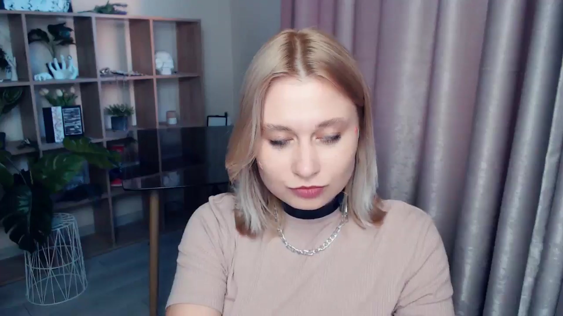 Gallery image thumbnail from Kukla_kolduna's myfreecams stream on, 06/26/2025, 17:58 image 15 of 20