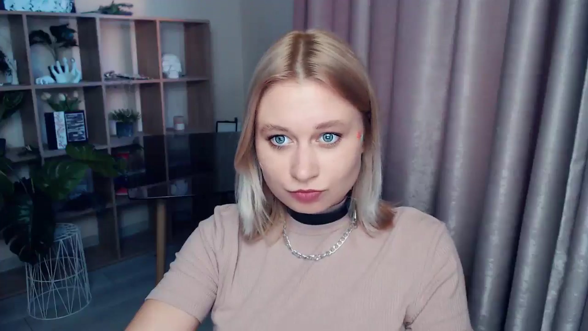 Gallery image thumbnail from Kukla_kolduna's myfreecams stream on, 06/26/2025, 17:58 image 16 of 20