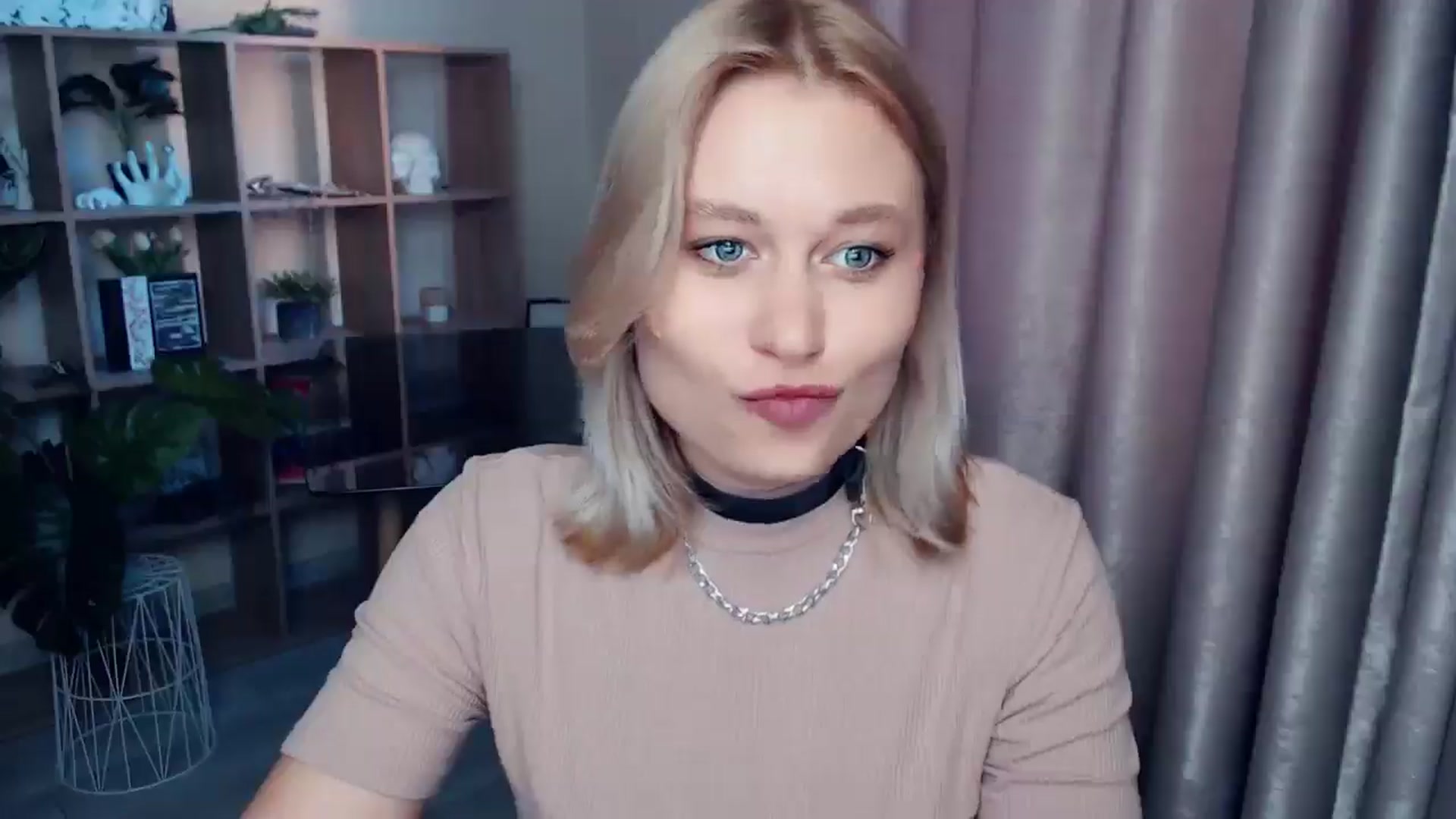 Gallery image thumbnail from Kukla_kolduna's myfreecams stream on, 06/26/2025, 17:58 image 7 of 20