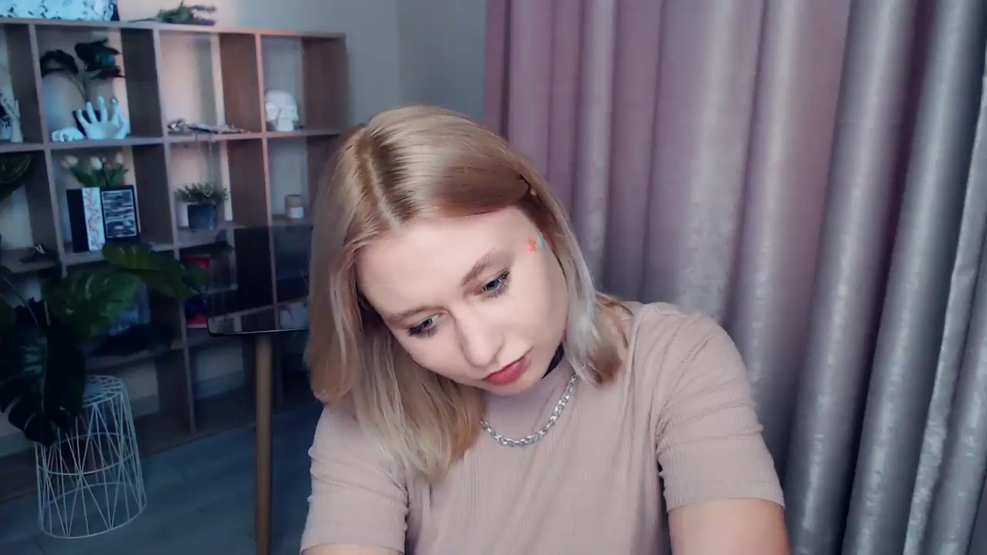 Gallery image thumbnail from Kukla_kolduna's myfreecams stream on, 06/26/2025, 17:58 image 9 of 20