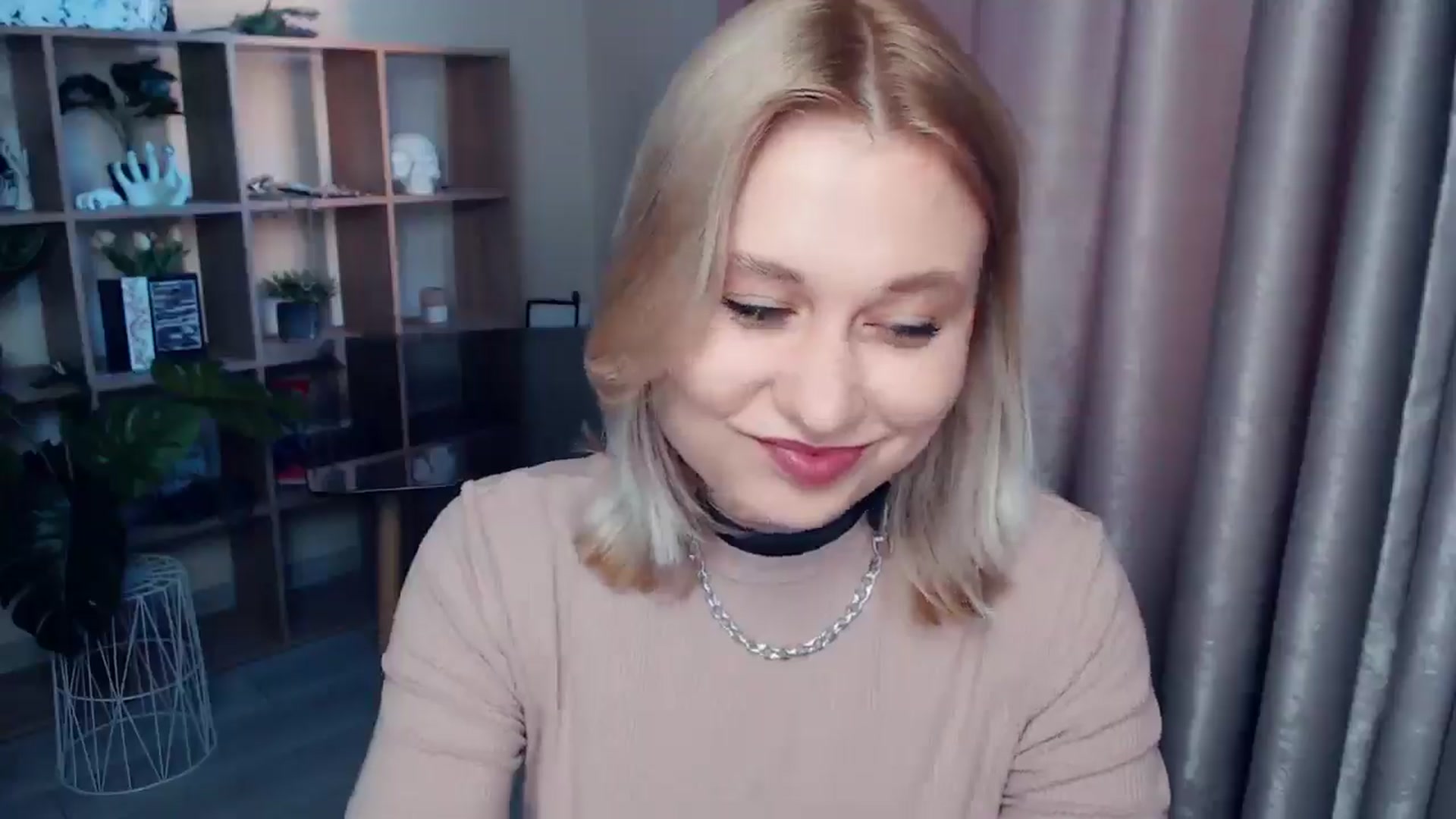 Gallery image thumbnail from Kukla_kolduna's myfreecams stream on, 06/26/2025, 17:58 image 6 of 20