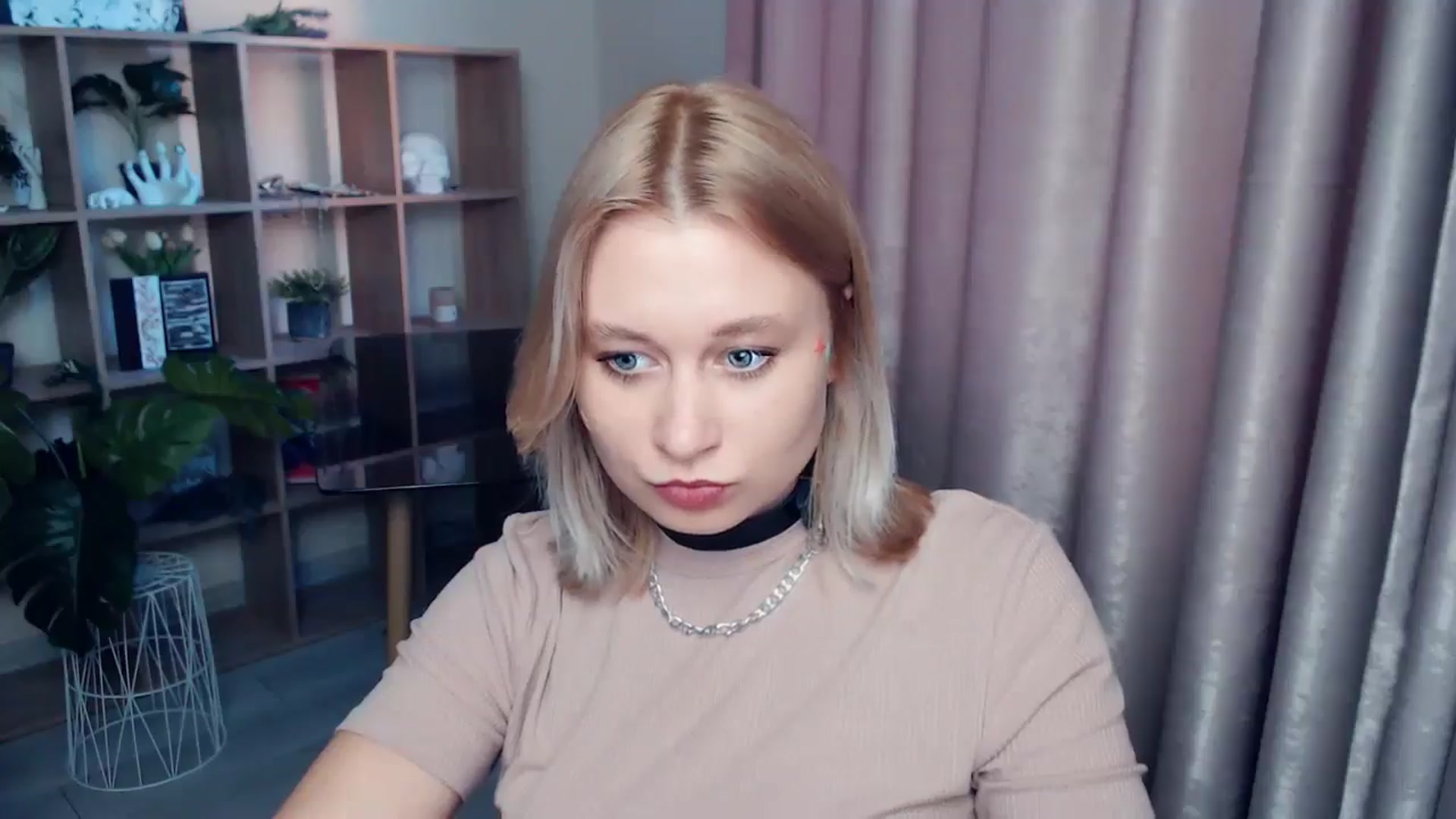 Gallery image thumbnail from Kukla_kolduna's myfreecams stream on, 06/26/2025, 17:58 image 12 of 20