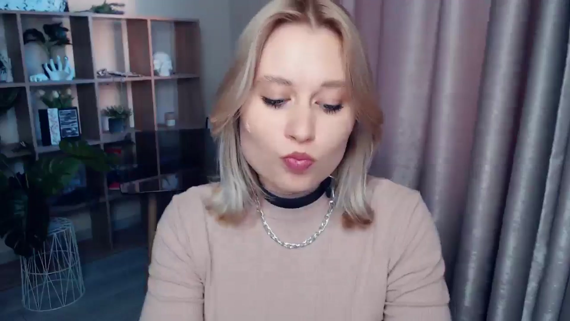 Gallery image thumbnail from Kukla_kolduna's myfreecams stream on, 06/26/2025, 17:58 image 5 of 20