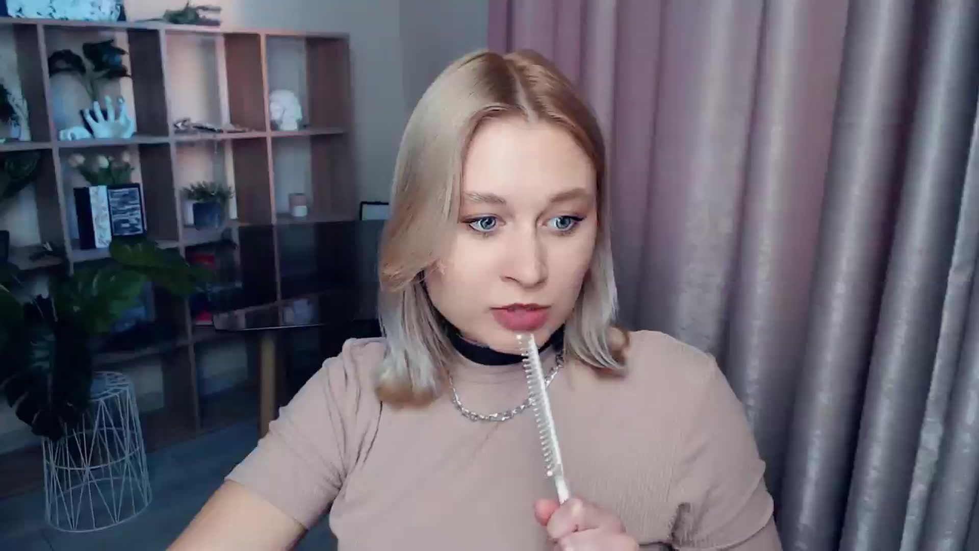 Gallery image thumbnail from Kukla_kolduna's myfreecams stream on, 06/26/2025, 17:58 image 10 of 20