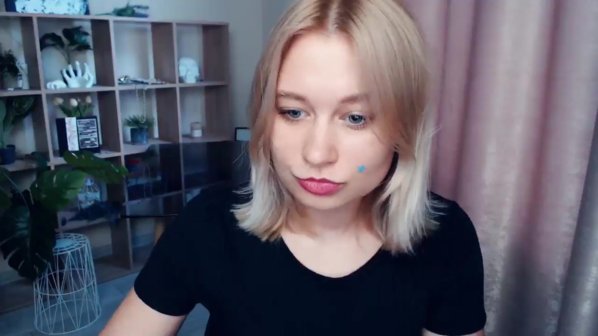 Gallery image thumbnail from Kukla_kolduna's myfreecams stream on, 06/27/2025, 15:39 image 18 of 20