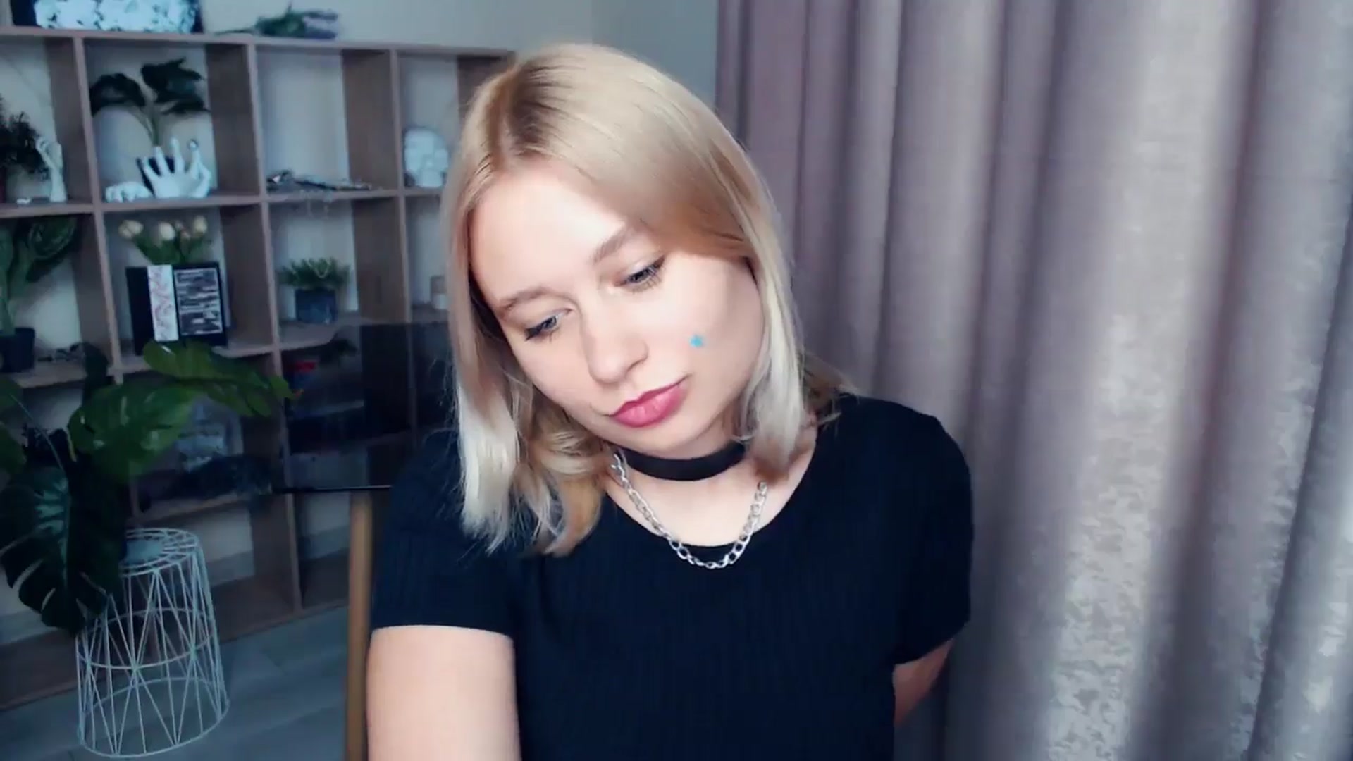Gallery image thumbnail from Kukla_kolduna's myfreecams stream on, 06/27/2025, 17:06 image 12 of 20
