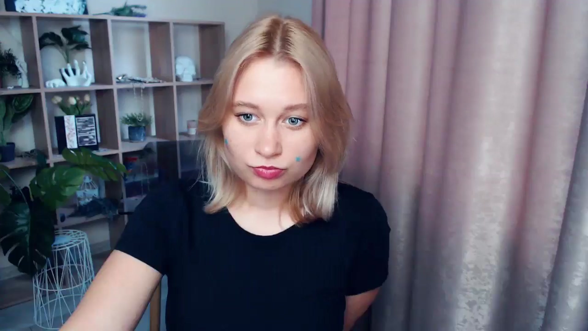 Gallery image thumbnail from Kukla_kolduna's myfreecams stream on, 06/27/2025, 17:06 image 16 of 20