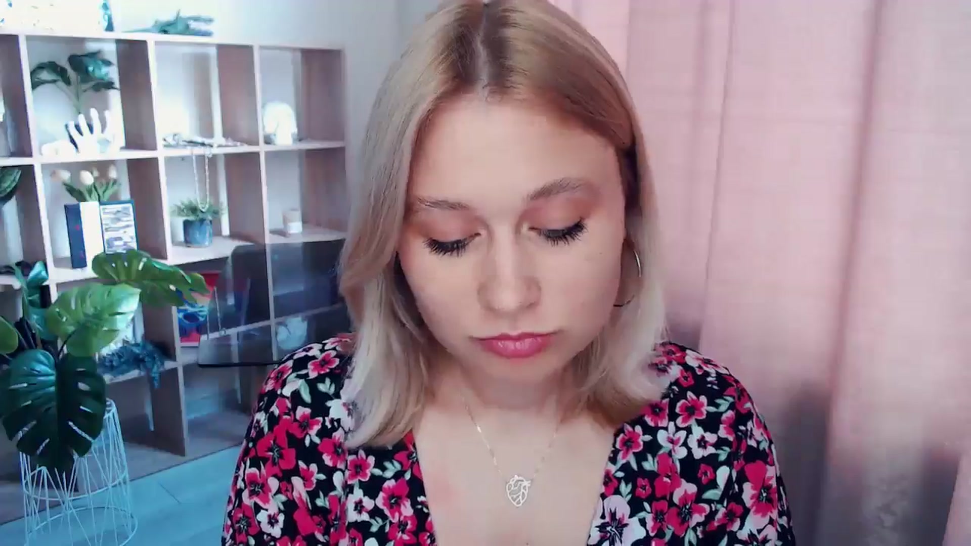 Gallery image thumbnail from Kukla_kolduna's myfreecams stream on, 06/29/2025, 14:45 image 16 of 20