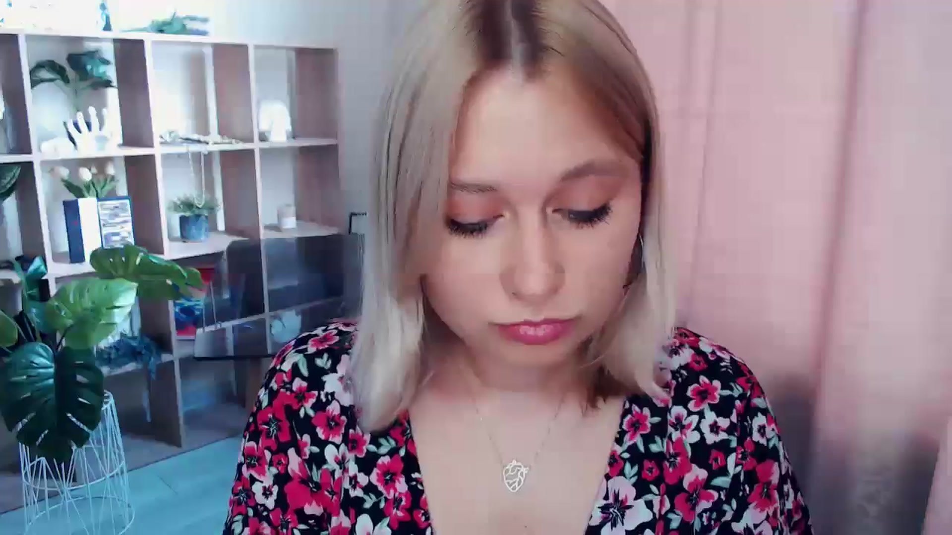 Gallery image thumbnail from Kukla_kolduna's myfreecams stream on, 06/29/2025, 14:45 image 5 of 20