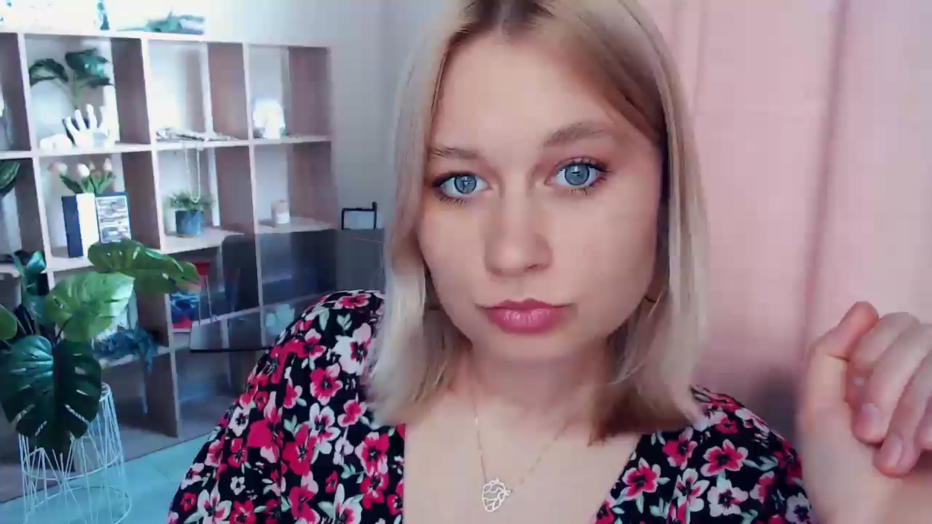 Gallery image thumbnail from Kukla_kolduna's myfreecams stream on, 06/29/2025, 14:45 image 4 of 20