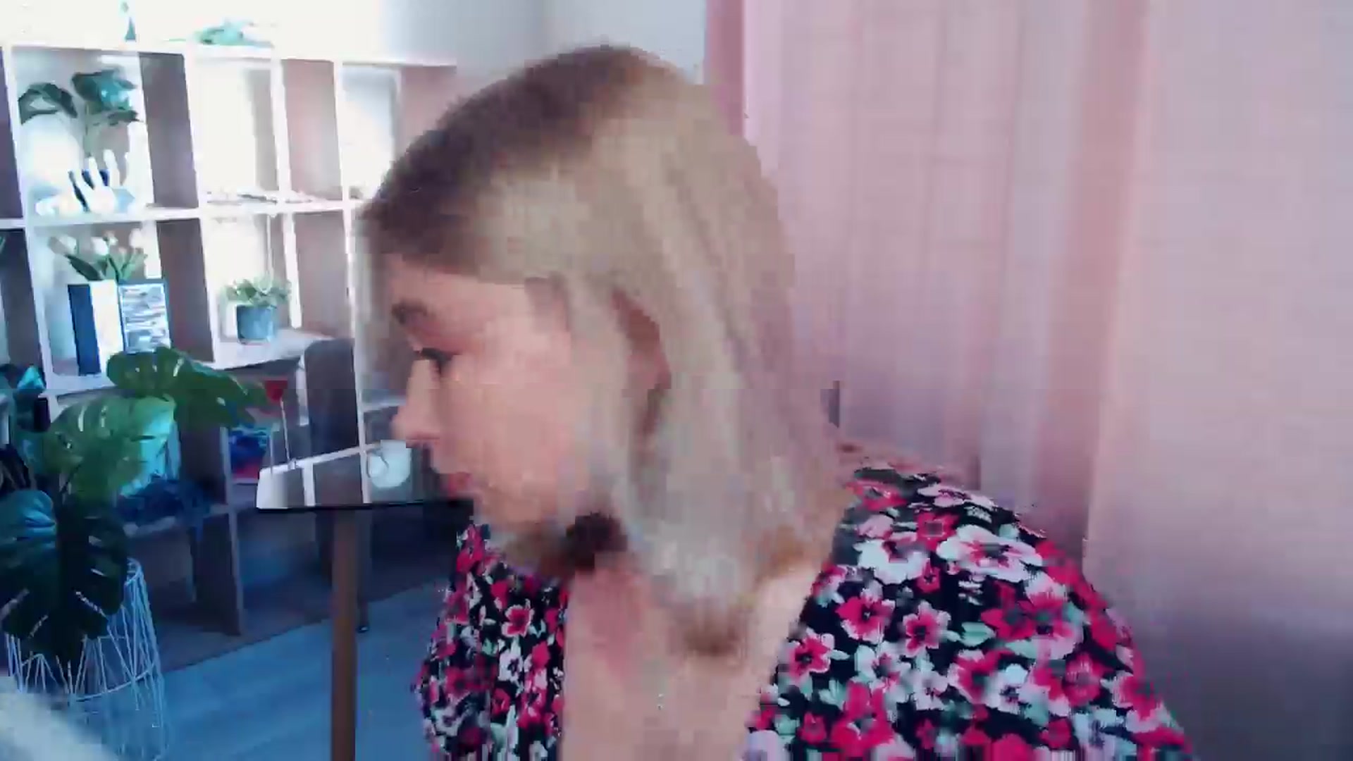 Gallery image thumbnail from Kukla_kolduna's myfreecams stream on, 06/29/2025, 15:47 image 16 of 20