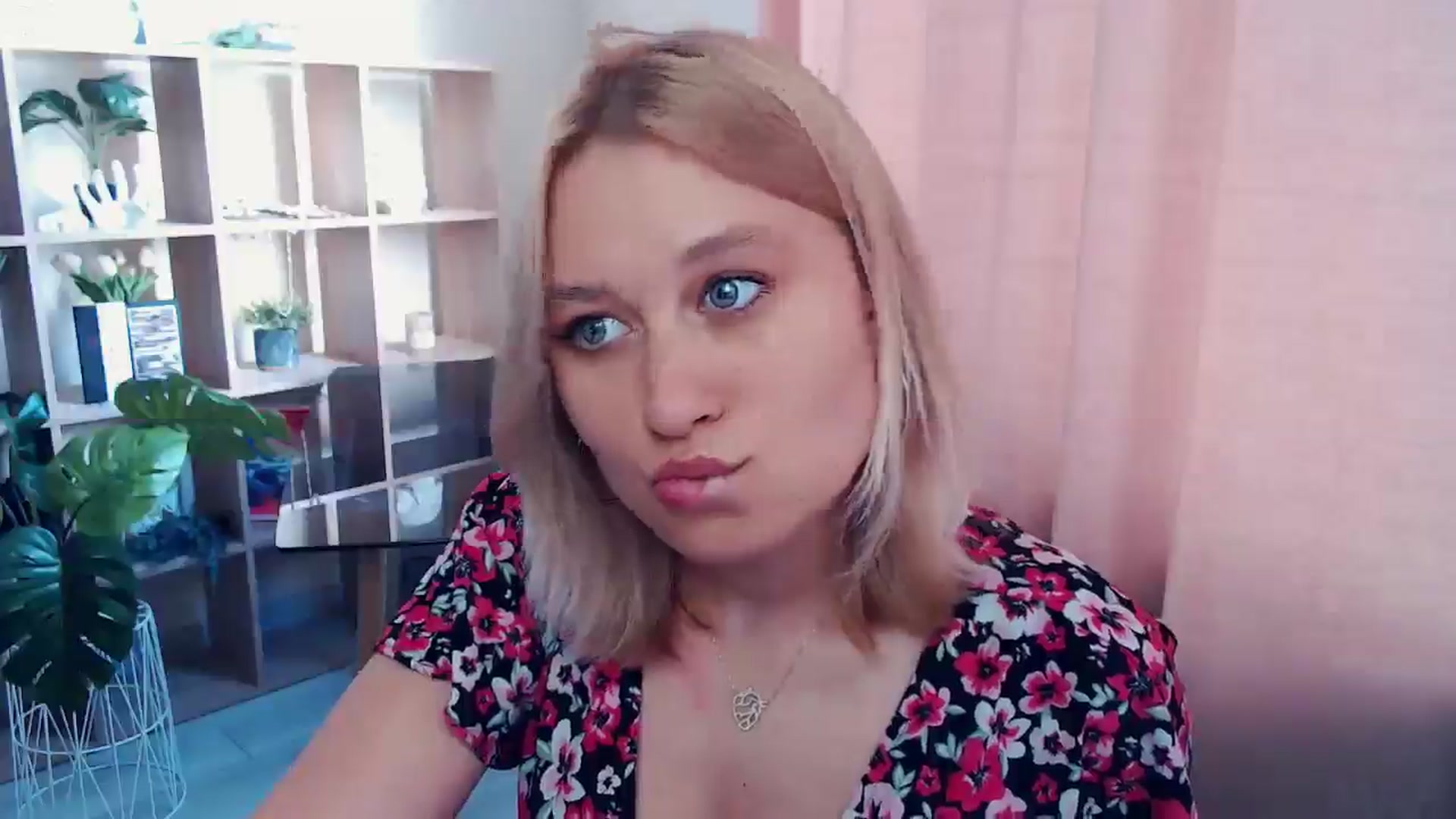 Gallery image thumbnail from Kukla_kolduna's myfreecams stream on, 06/29/2025, 15:47 image 18 of 20