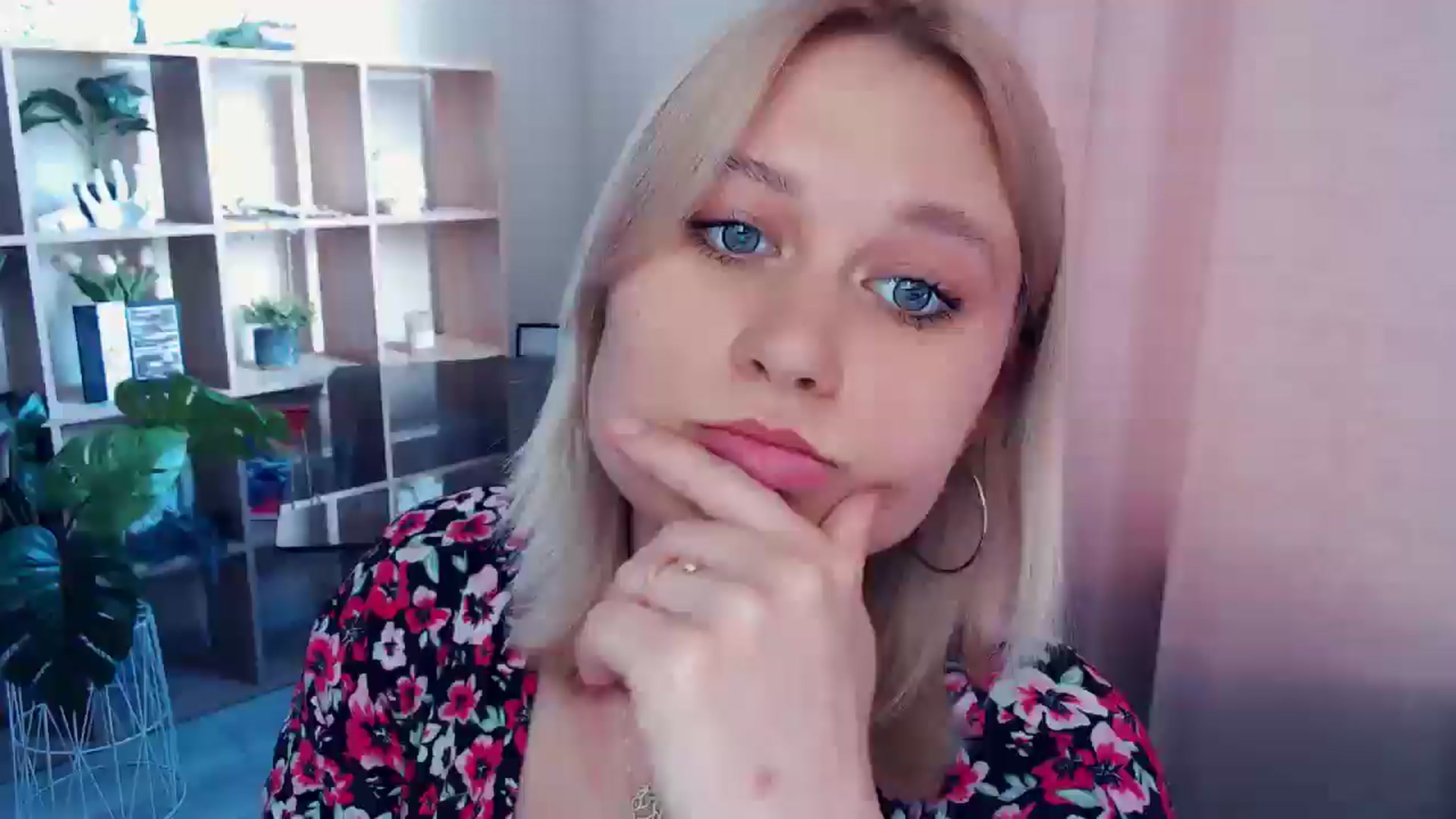 Gallery image thumbnail from Kukla_kolduna's myfreecams stream on, 06/29/2025, 15:47 image 19 of 20