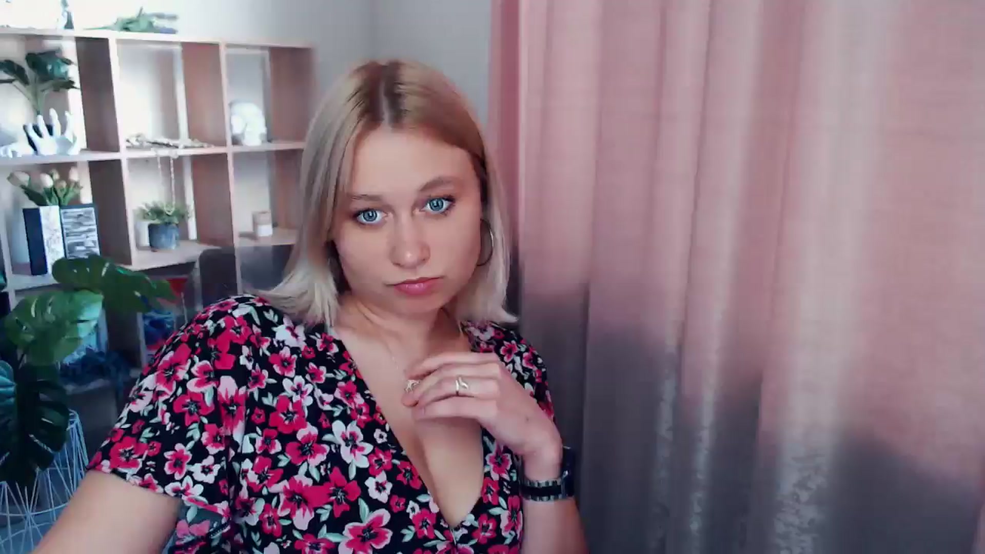Gallery image thumbnail from Kukla_kolduna's myfreecams stream on, 06/29/2025, 18:12 image 9 of 20