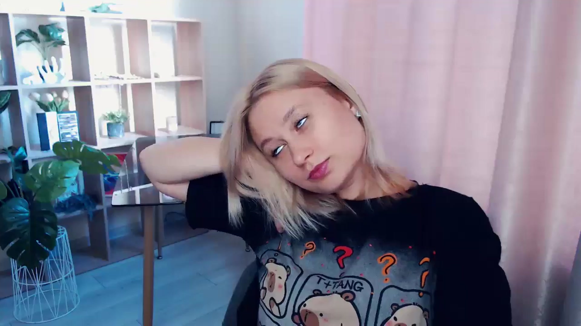 Gallery image thumbnail from Kukla_kolduna's myfreecams stream on, 06/30/2025, 16:14 image 16 of 20