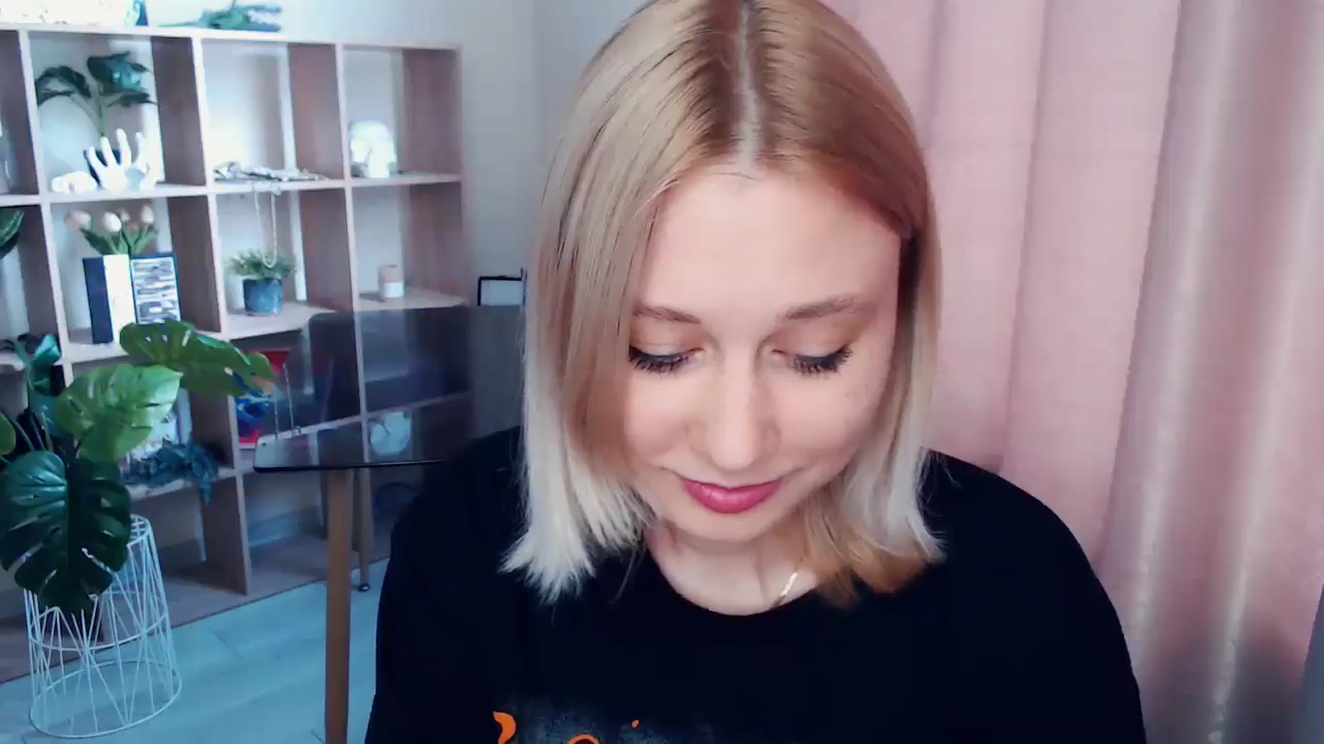 Gallery image thumbnail from Kukla_kolduna's myfreecams stream on, 06/30/2025, 16:14 image 12 of 20