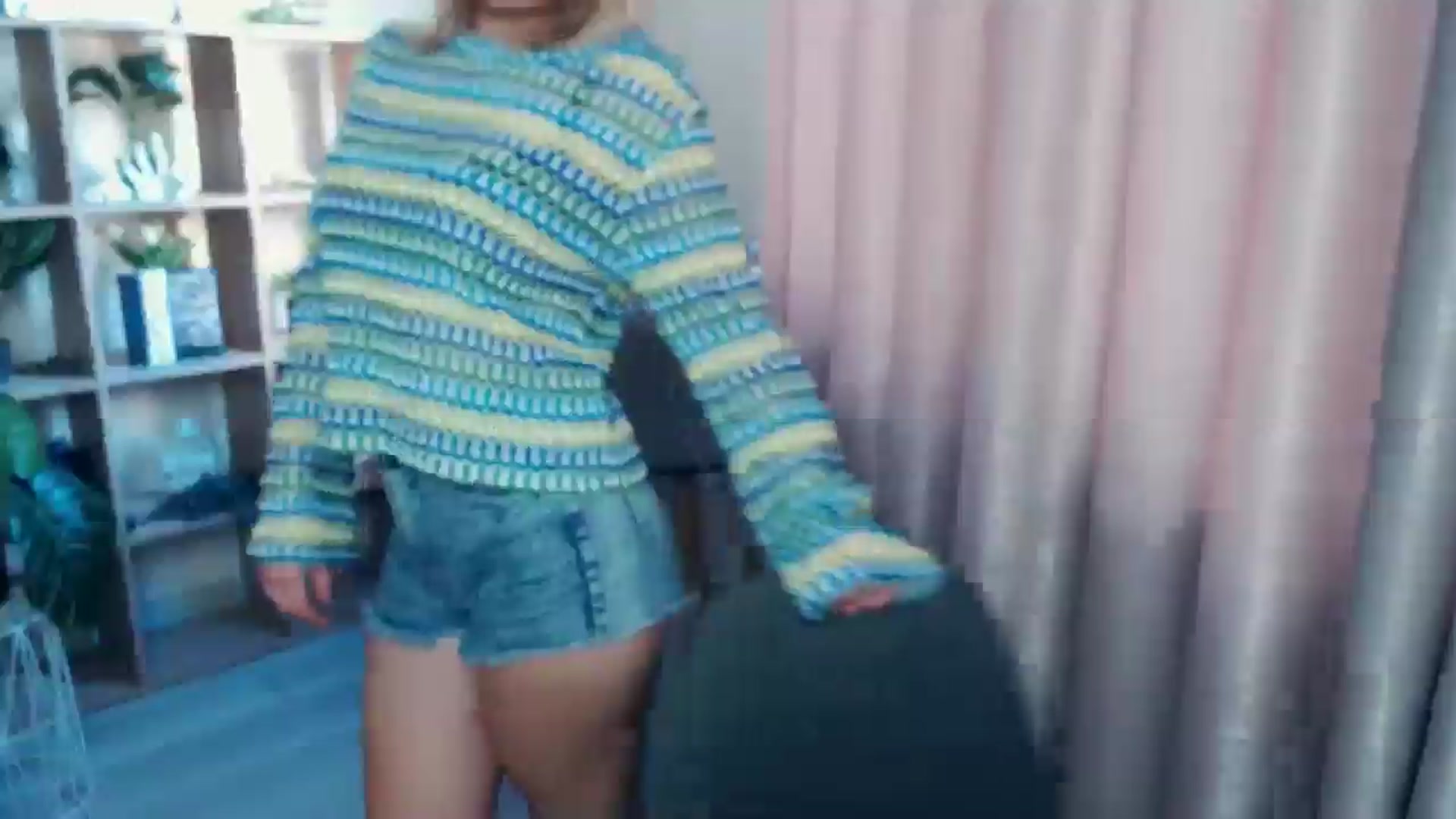 Gallery image thumbnail from Kukla_kolduna's myfreecams stream on, 07/02/2025, 18:16 image 13 of 20