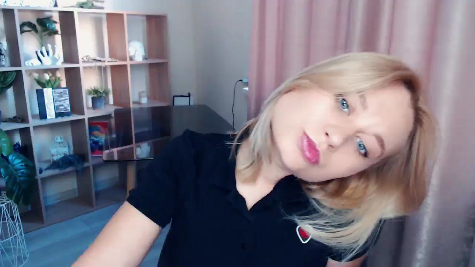 Gallery image thumbnail from Kukla_kolduna's myfreecams stream on, 07/03/2025, 17:50 image 16 of 20