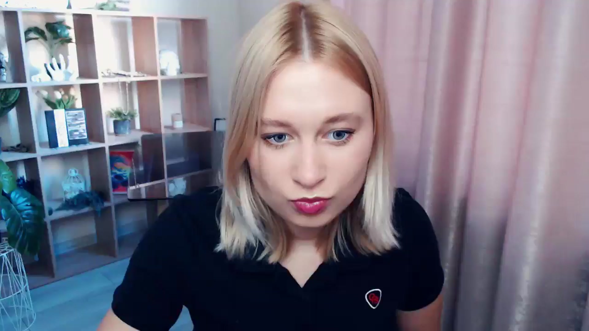 Gallery image thumbnail from Kukla_kolduna's myfreecams stream on, 07/03/2025, 17:50 image 10 of 20