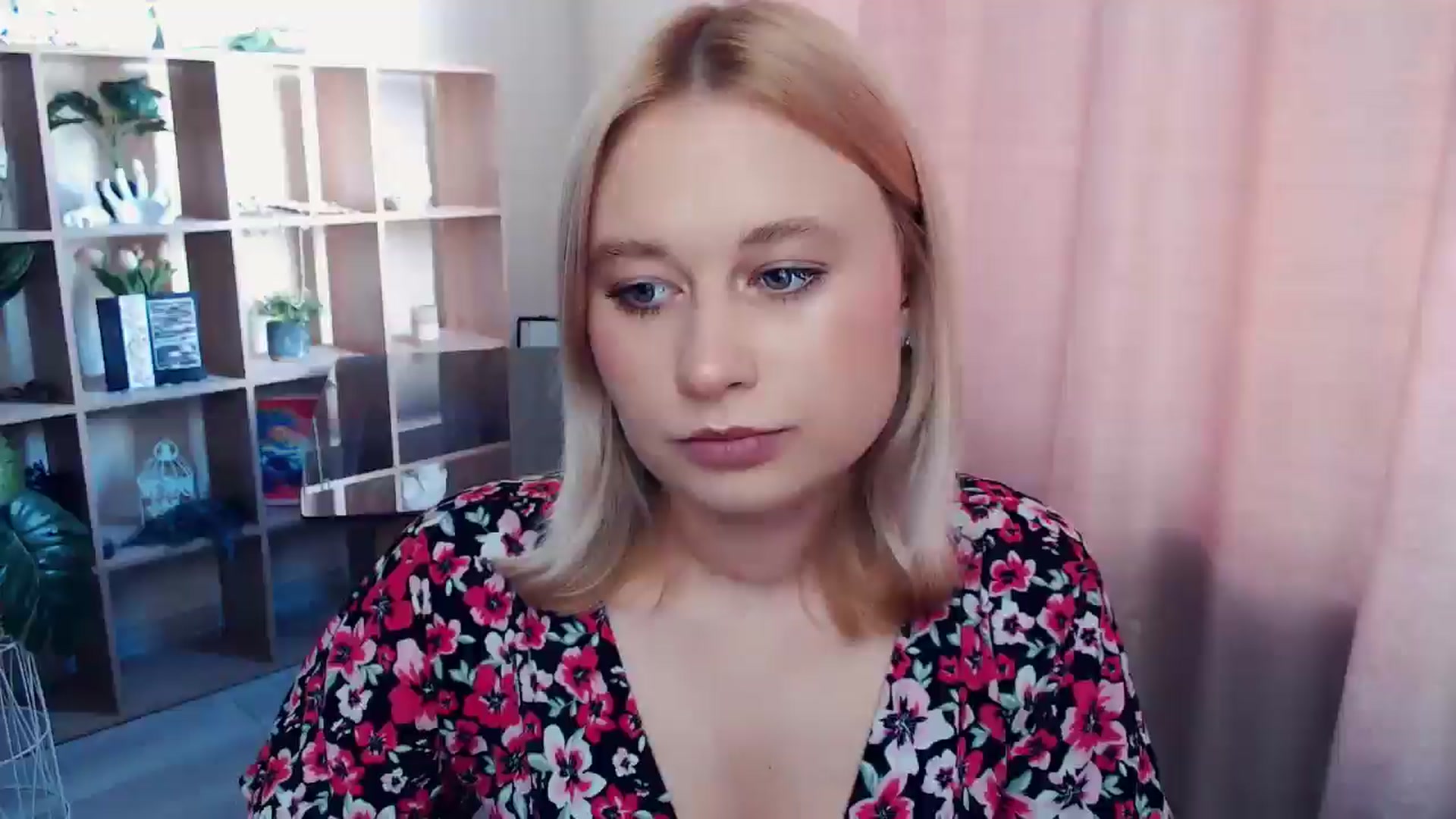 Gallery image thumbnail from Kukla_kolduna's myfreecams stream on, 07/04/2025, 15:22 image 4 of 20