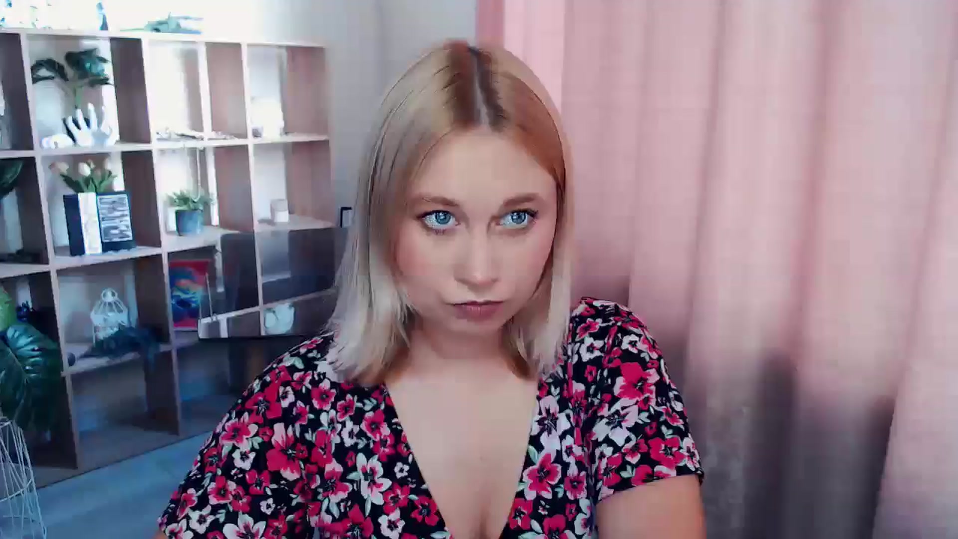 Gallery image thumbnail from Kukla_kolduna's myfreecams stream on, 07/04/2025, 15:22 image 19 of 20