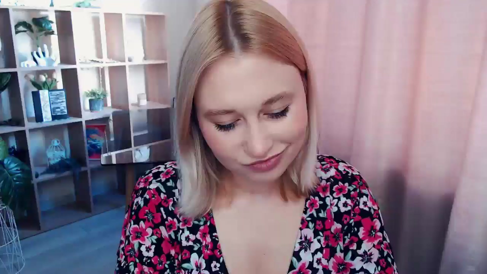 Gallery image thumbnail from Kukla_kolduna's myfreecams stream on, 07/04/2025, 15:22 image 3 of 20