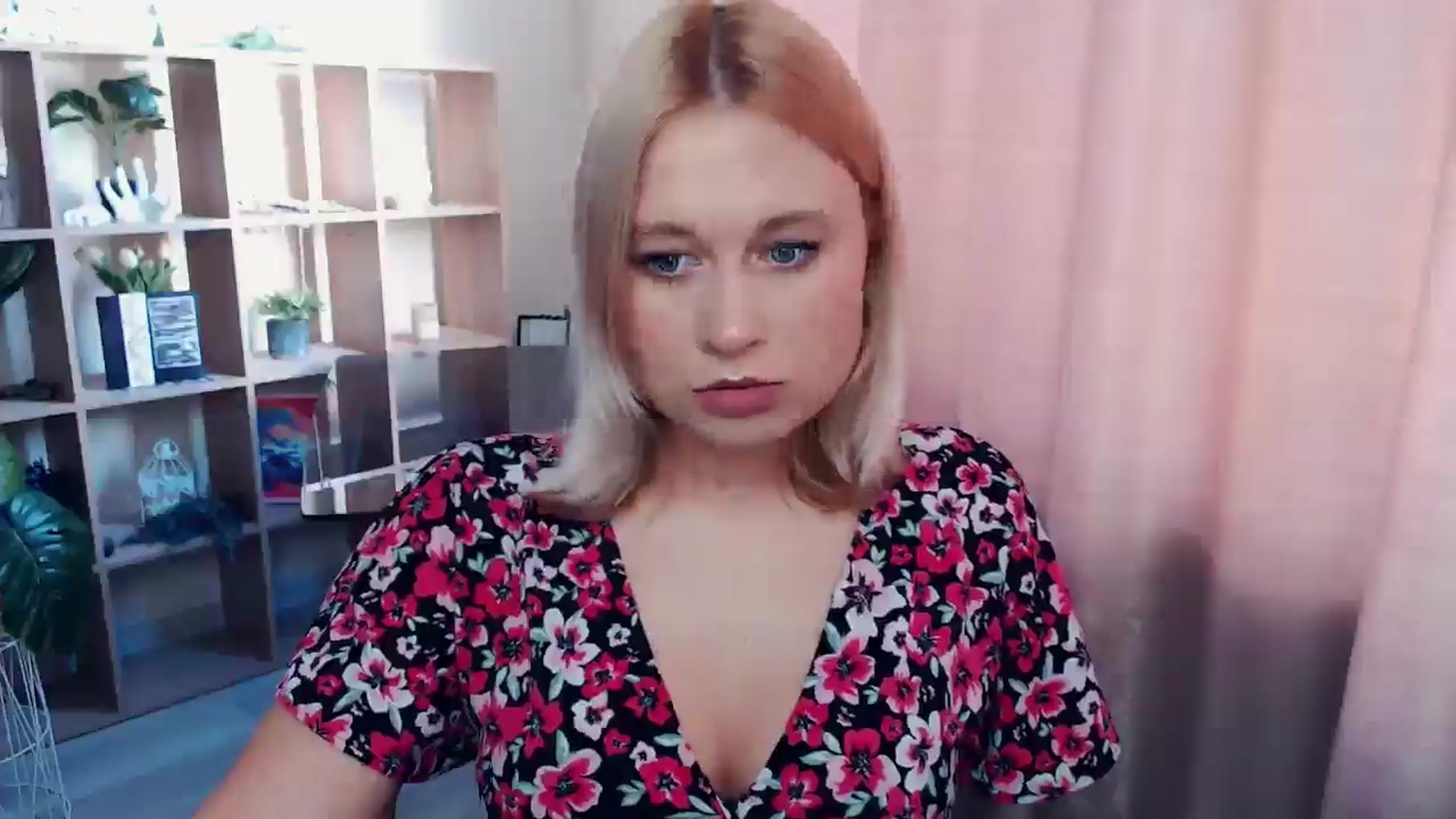 Gallery image thumbnail from Kukla_kolduna's myfreecams stream on, 07/04/2025, 15:22 image 7 of 20